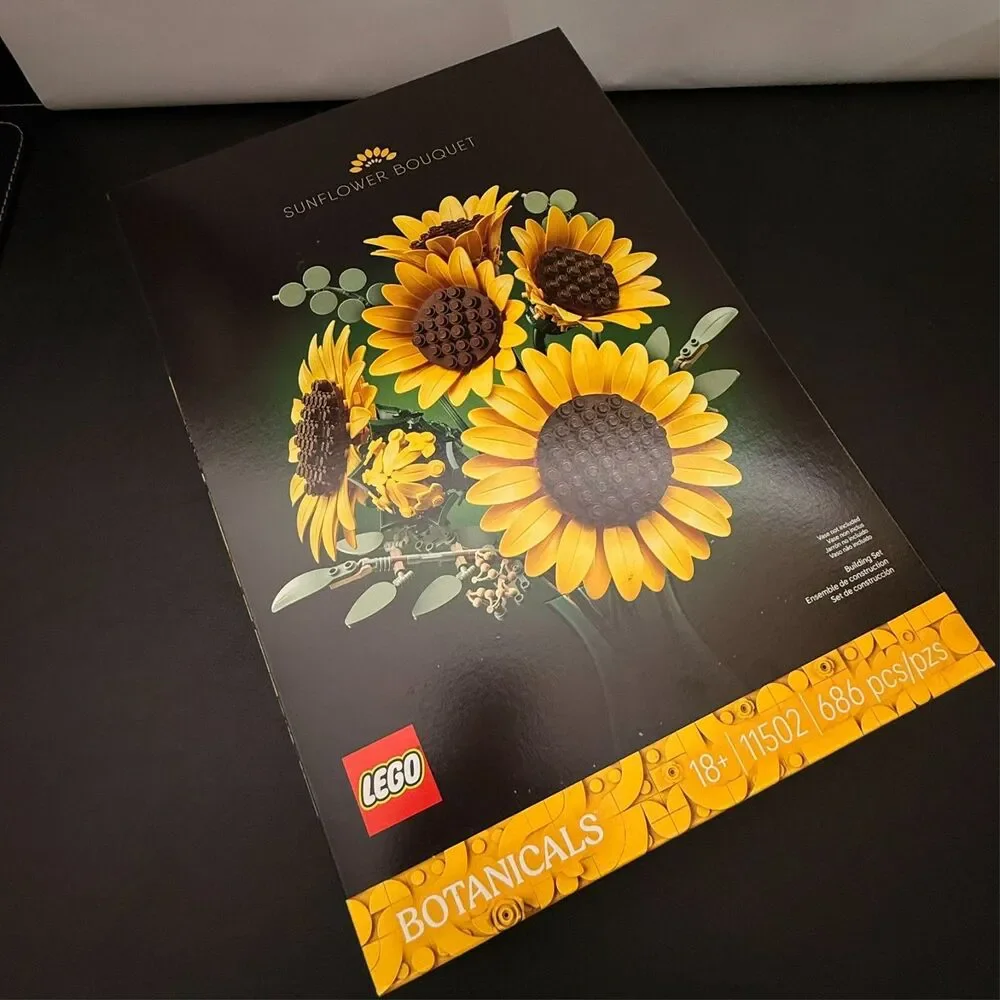 LEGO Sunflower Bouquet 11502 Collectible Home Decor Display Set NIB - Picture 2 of 4